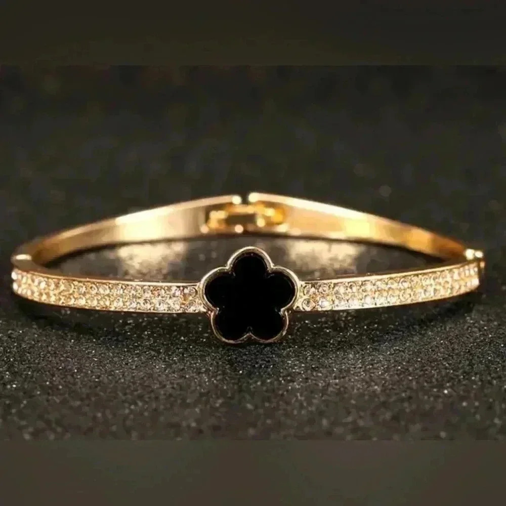 Row rhinestone five petal flower bracelet bangle